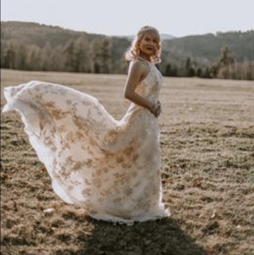 Size 8 Allover lace applique halter ball gown NWT originally $1300 Wedding Dress